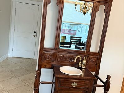 Antique-Style Victorian Wood Vanity / Washstand with Mirror