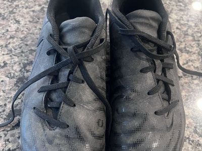 Nike Soccer Cleats – Boys Size 5 ️