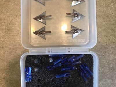 QAD Exodus Deep Six 100 gr. Broadheads & Accessories Kit - Broadhead Box with 4 lighted nocks and extra x nocks