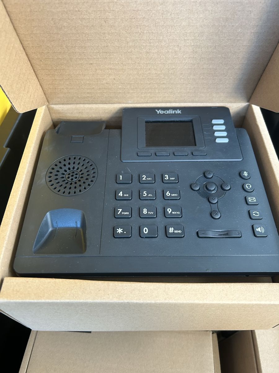 12- Yealink t33 brand new phones