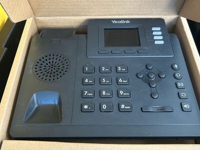 12- Yealink t33 brand new phones