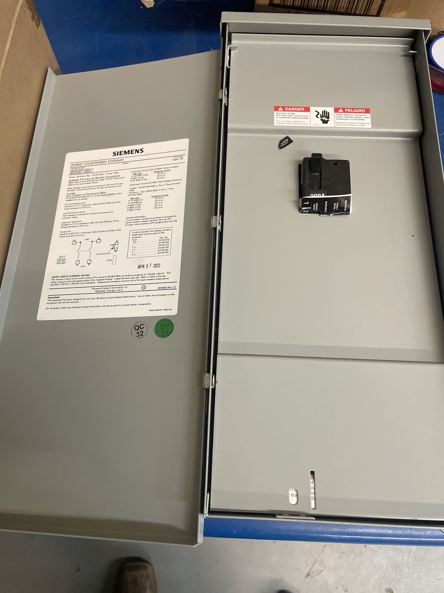 Siemens W0202MB1200CU 200A 2-Circuit Outdoor Main Breaker Enclosure New