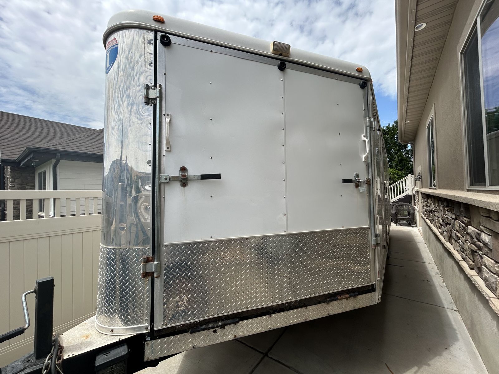 Enclosed 27’ Interstate trailer