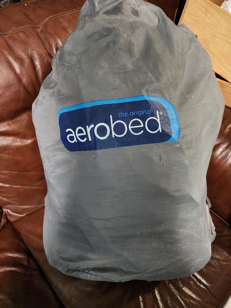 Aerobed Comfort Lock Air Mattress with Built-In Pump and Carry Bag