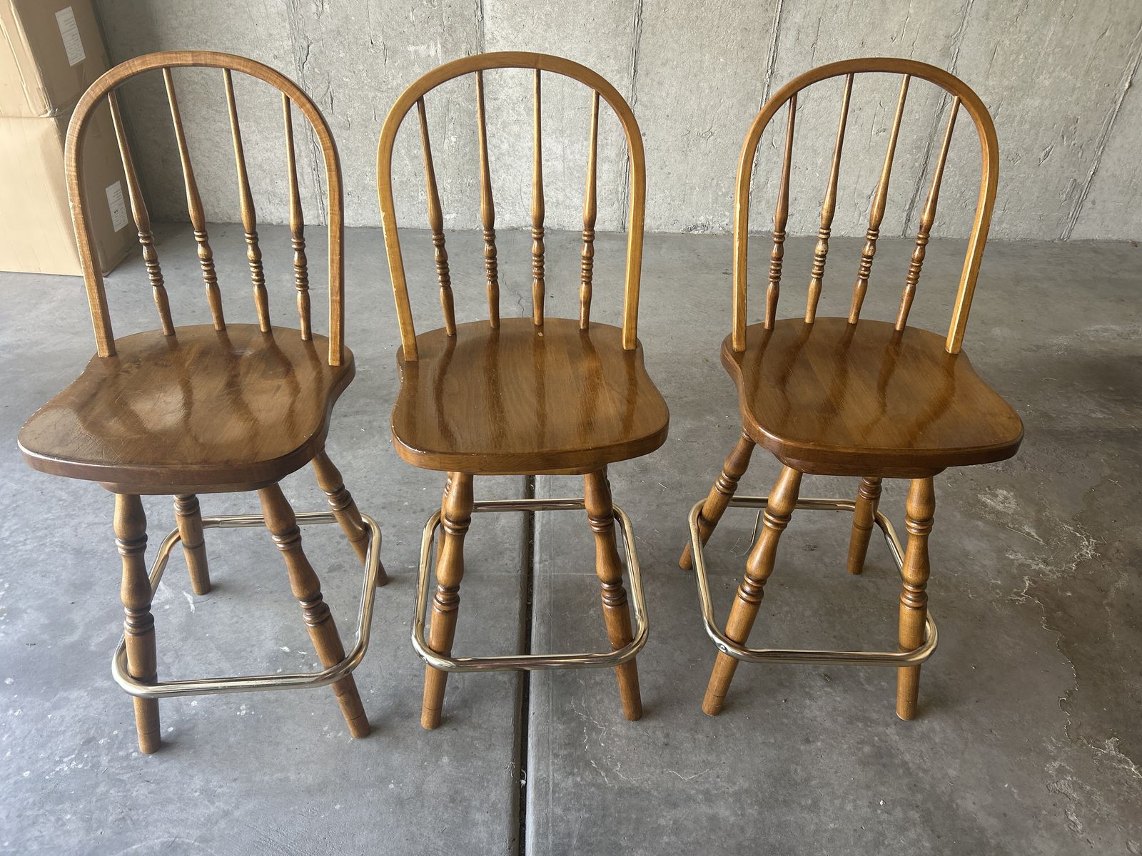 3 spinning bar stools