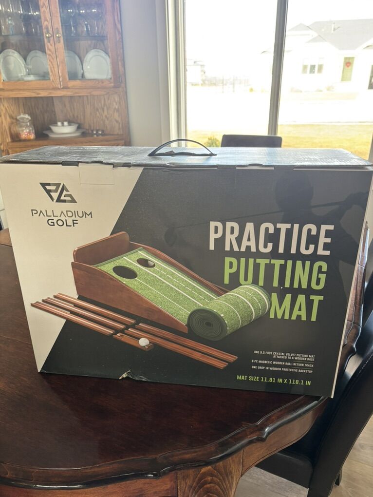 Indoor Golf chipping And putting