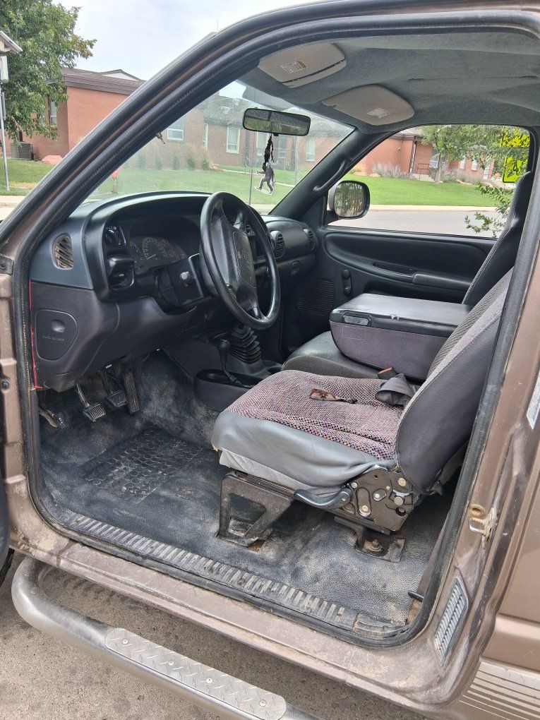 Dodge Ram Truck Interior Cab Parts & Gauge Cluster (189k Miles)