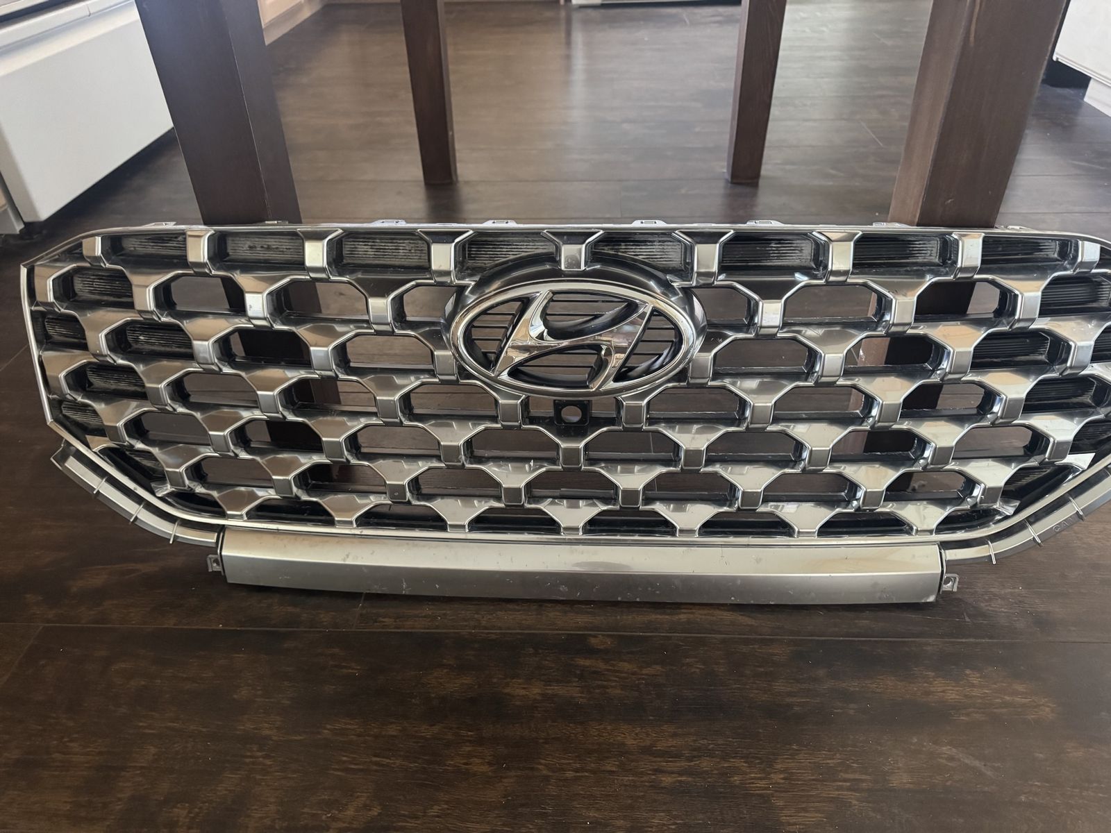 22 - 23 Hyundai Santa Fe Chrome Grille W/ Camera Hole OEM 86350-S2610
