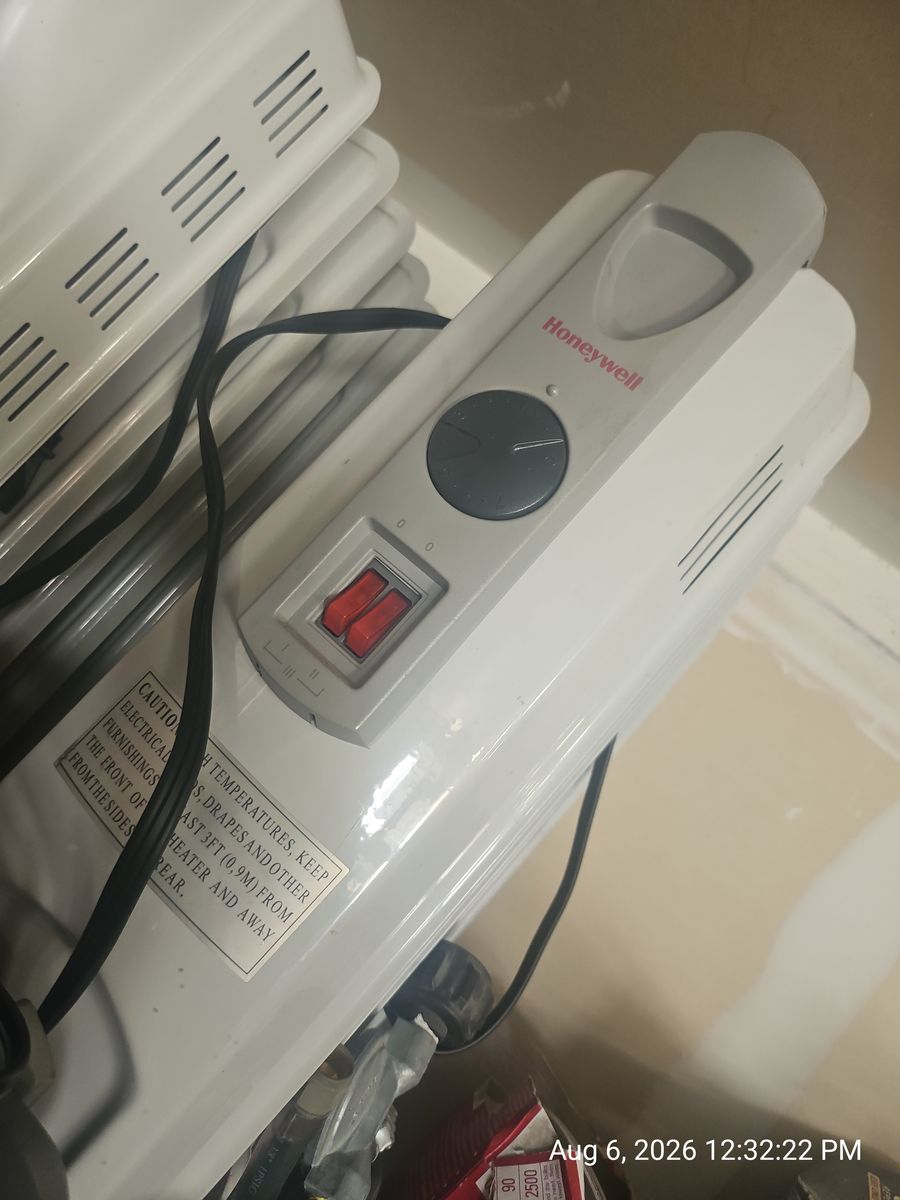 Honeywell Portable Oil-Filled Radiator Space Heater, Off-White