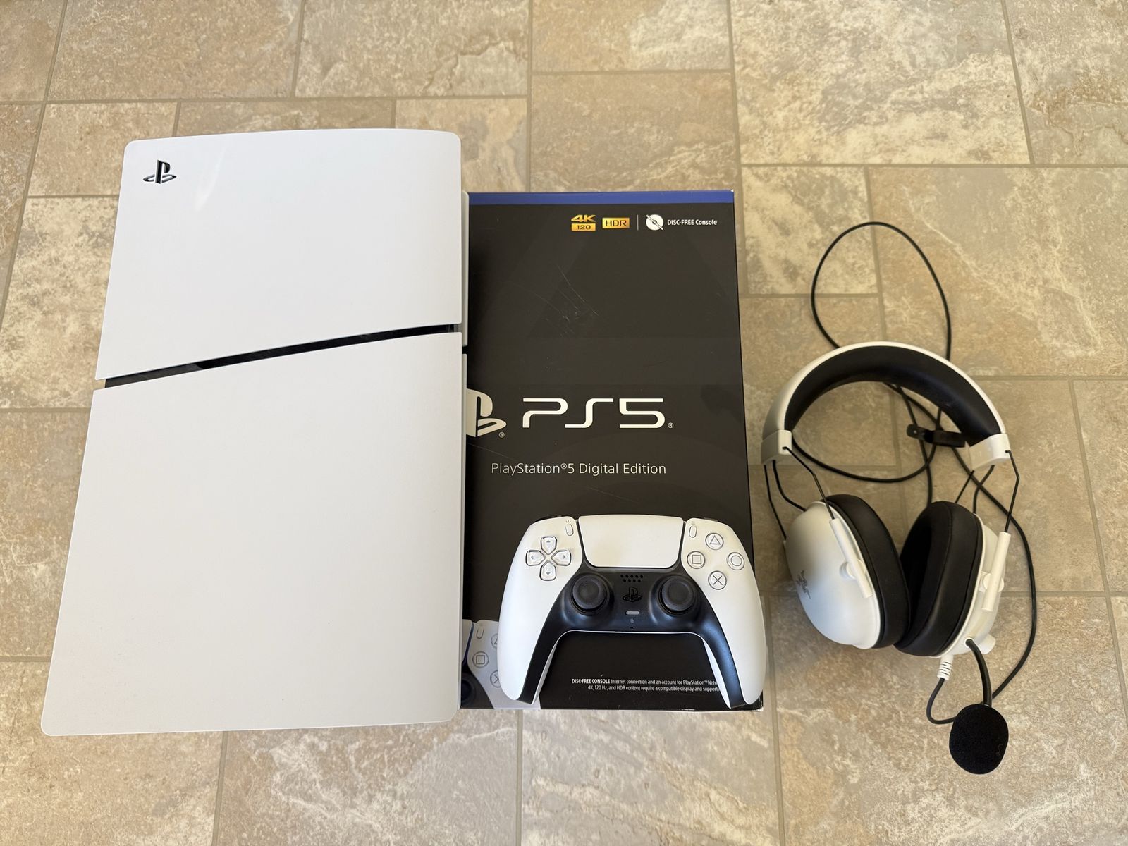 PlayStation PS5 Digital Edition (Basically New)