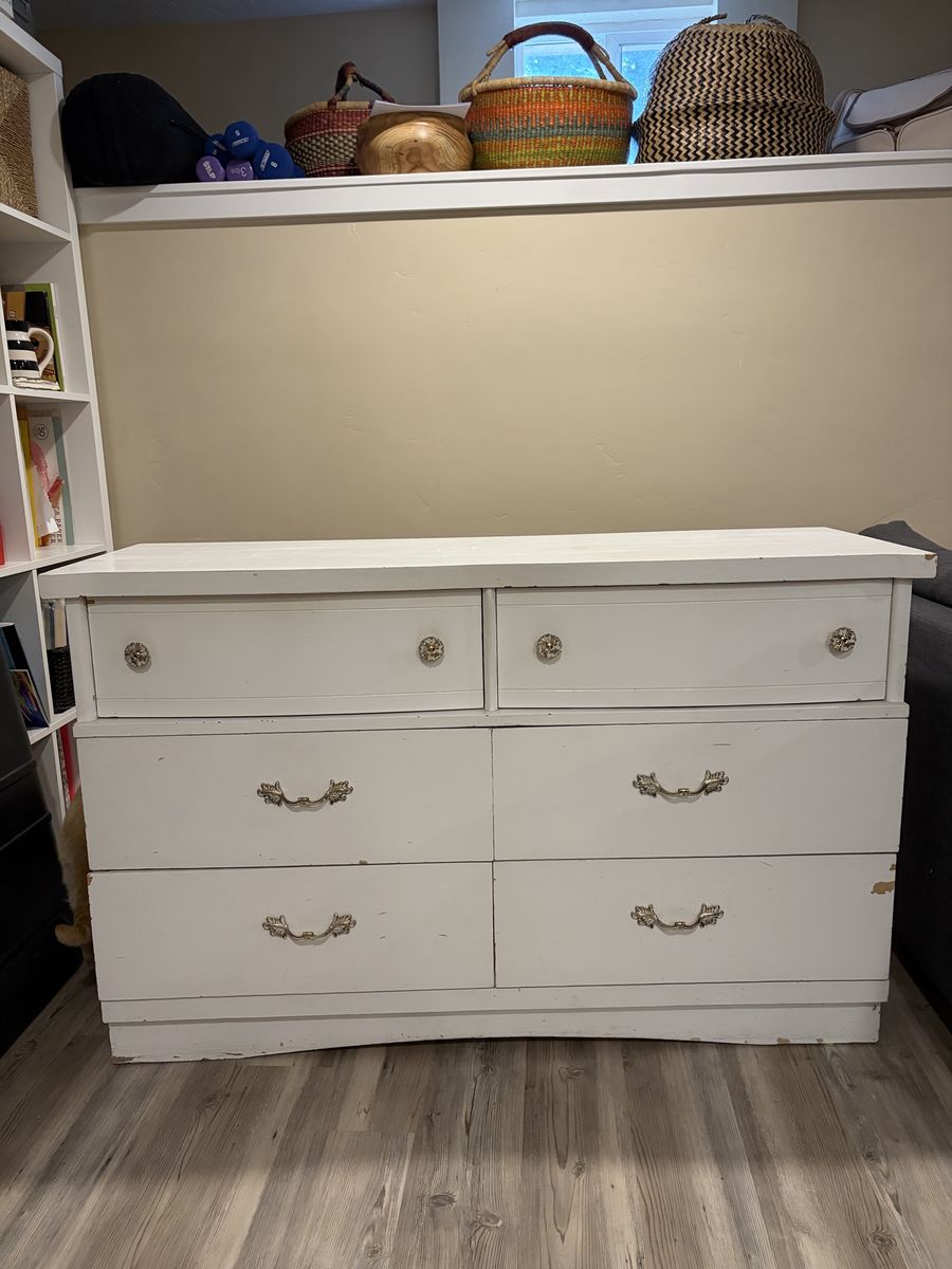 White Dresser with 6 Drawers - Charming Vintage Piece for Bedroom or Nursery