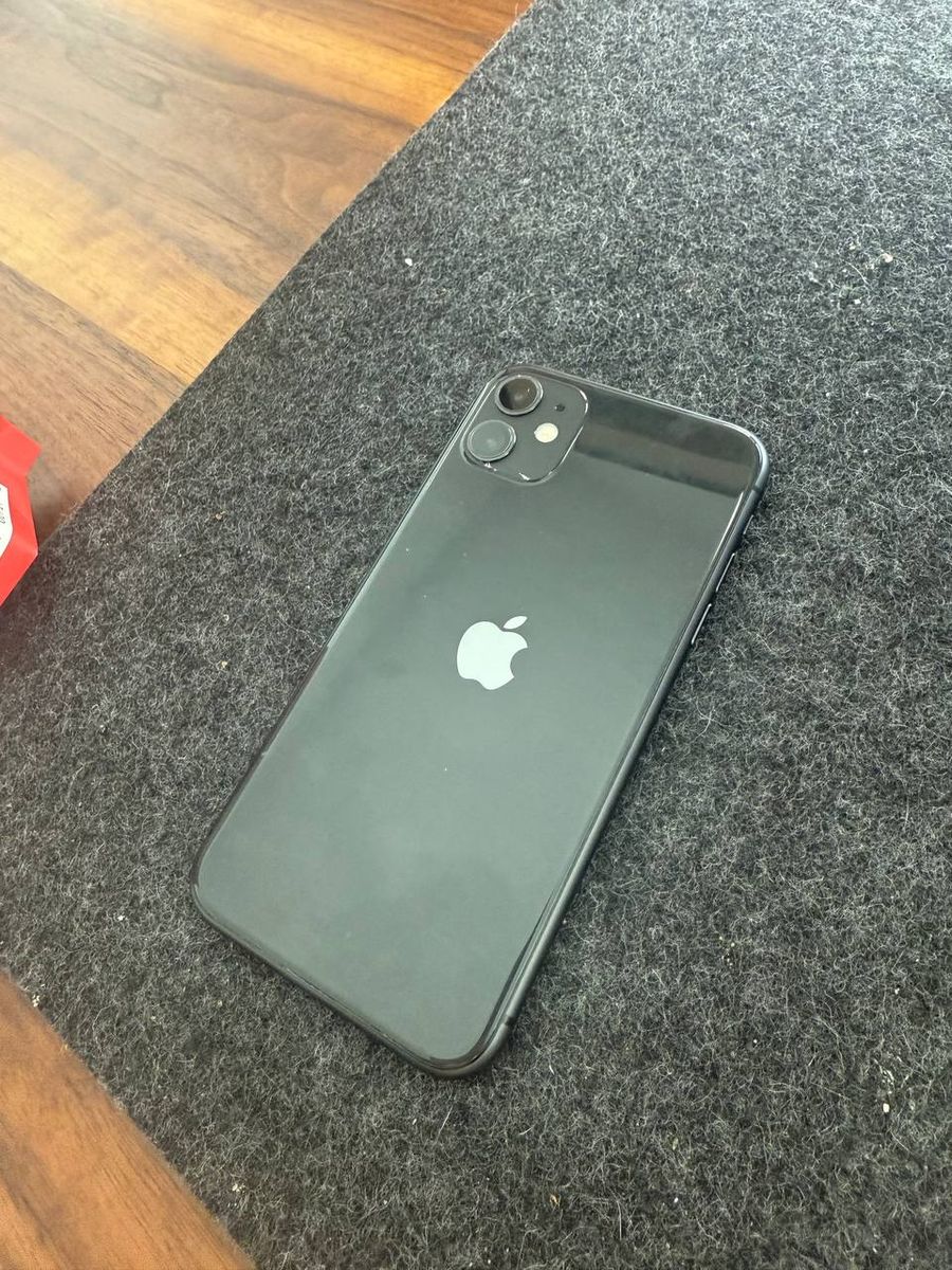 iPhone 11 64 GB Unlocked