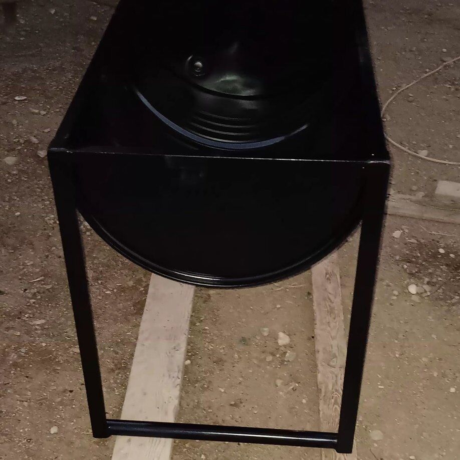 New, all steel, horse feeder, grain, cubes, pellet