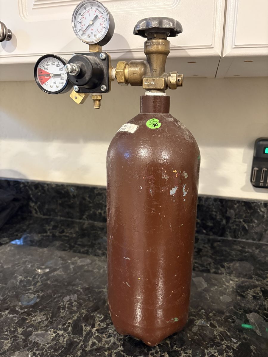 beer gas canister and regulator