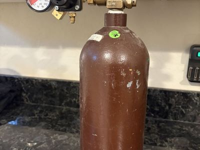 beer gas canister and regulator