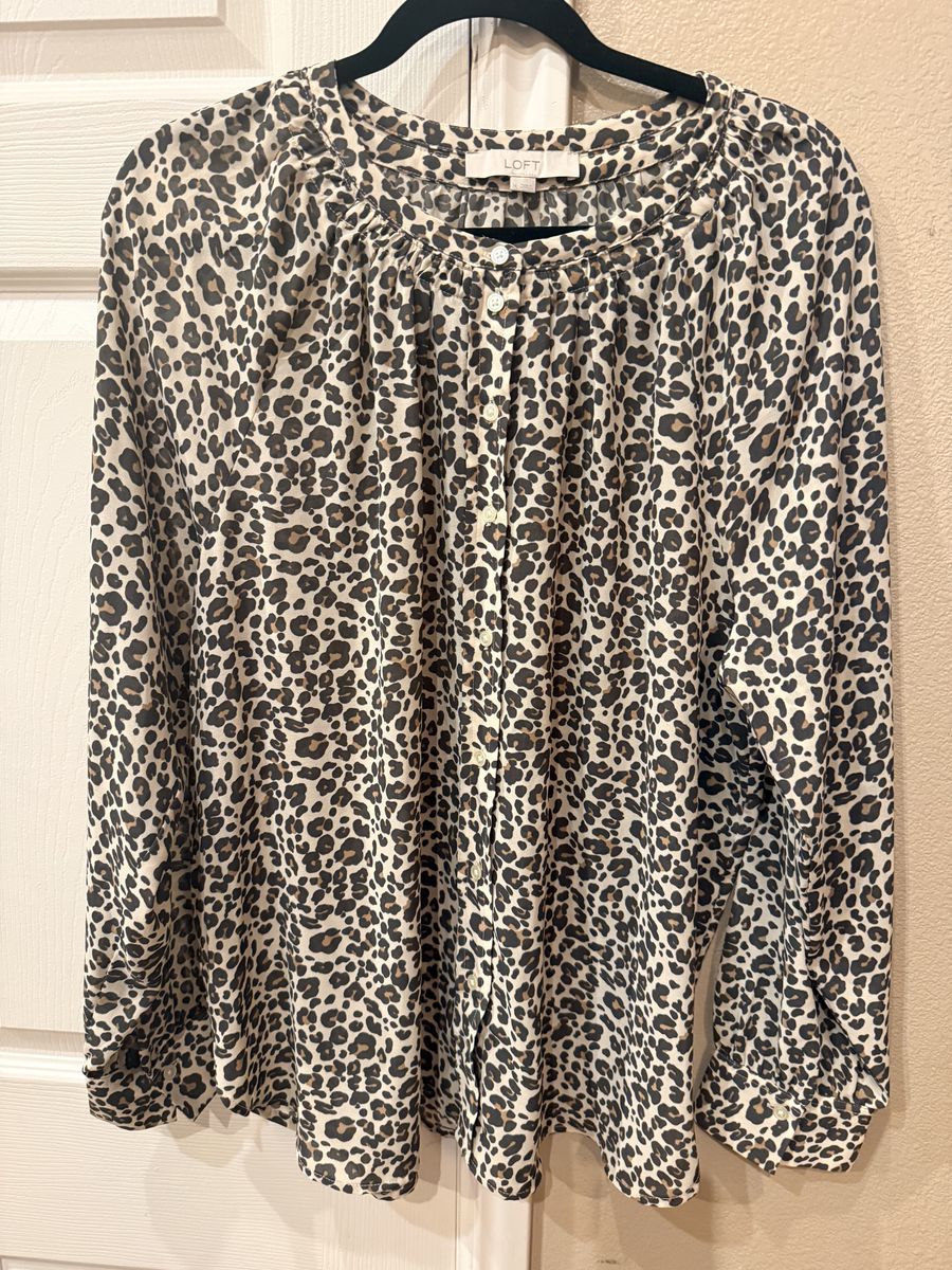 Women Size XL Loft Leopard Shirt