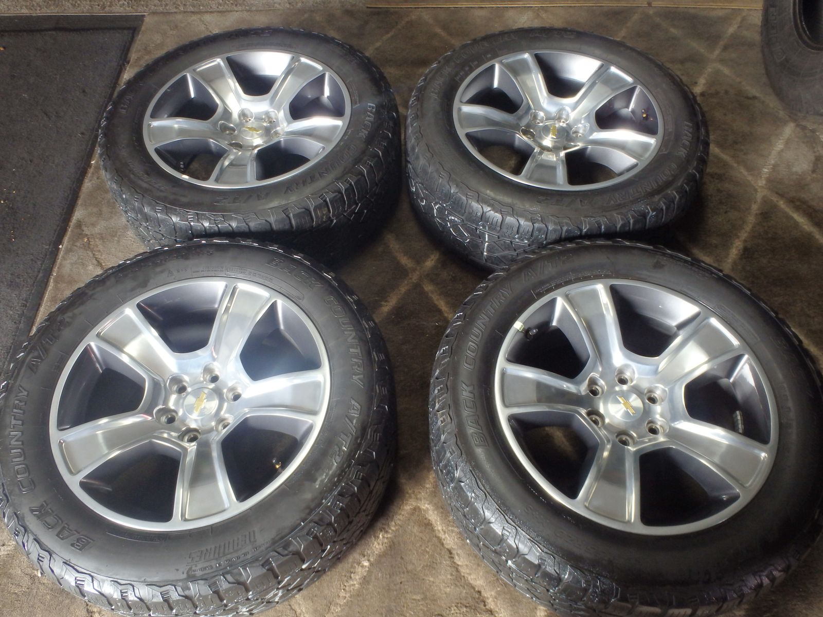SET OF USED 20" WHEELS 20X9 6X139=6X5.5 AND TIRES 275/55R20