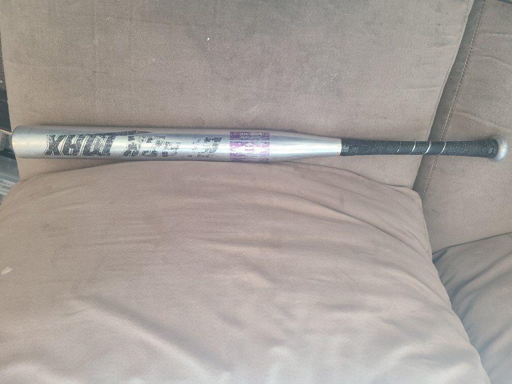 33 inch 28 oz Easton Softball Bat