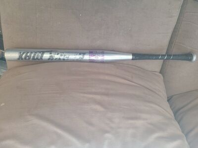 33 inch 28 oz Easton Softball Bat