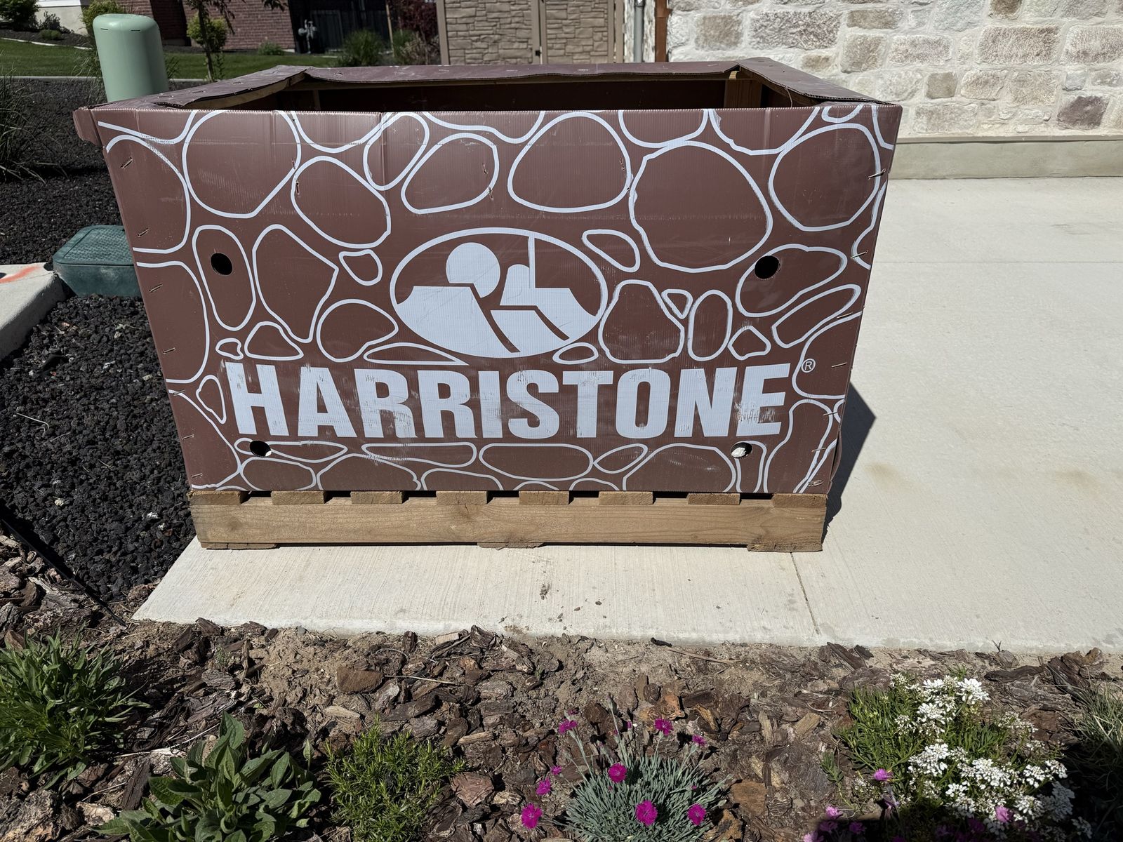 FREE Harristone Stone Veneer - Sunlit Tumbled