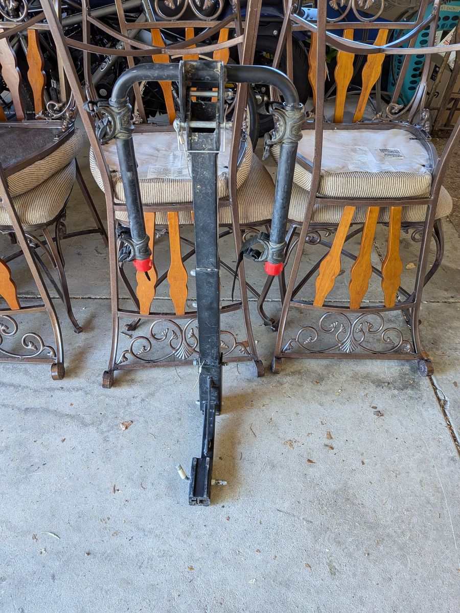 Tow hitch bike rack