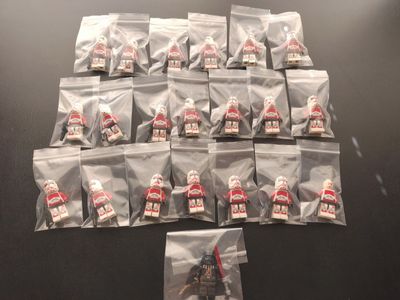 Star Wars Replica Darth Vader with 20 Clone Shock Trooper Minifigures