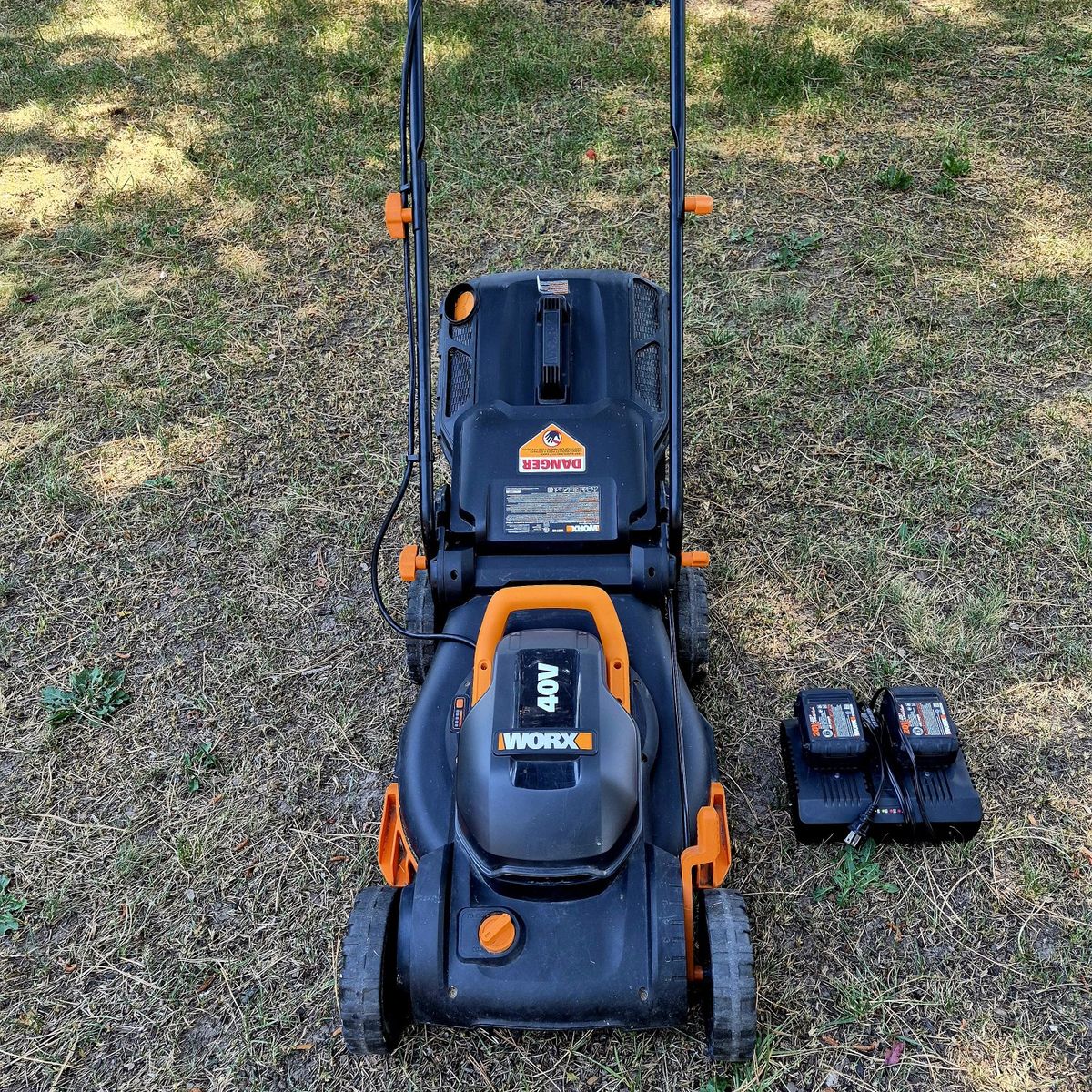 WG779 WORX 40V Power Share 4.0Ah 14" Cordless Lawn Mower. Excellent Conditions!