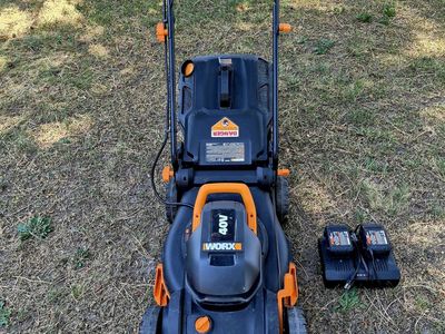 WG779 WORX 40V Power Share 4.0Ah 14" Cordless Lawn Mower. Excellent Conditions!
