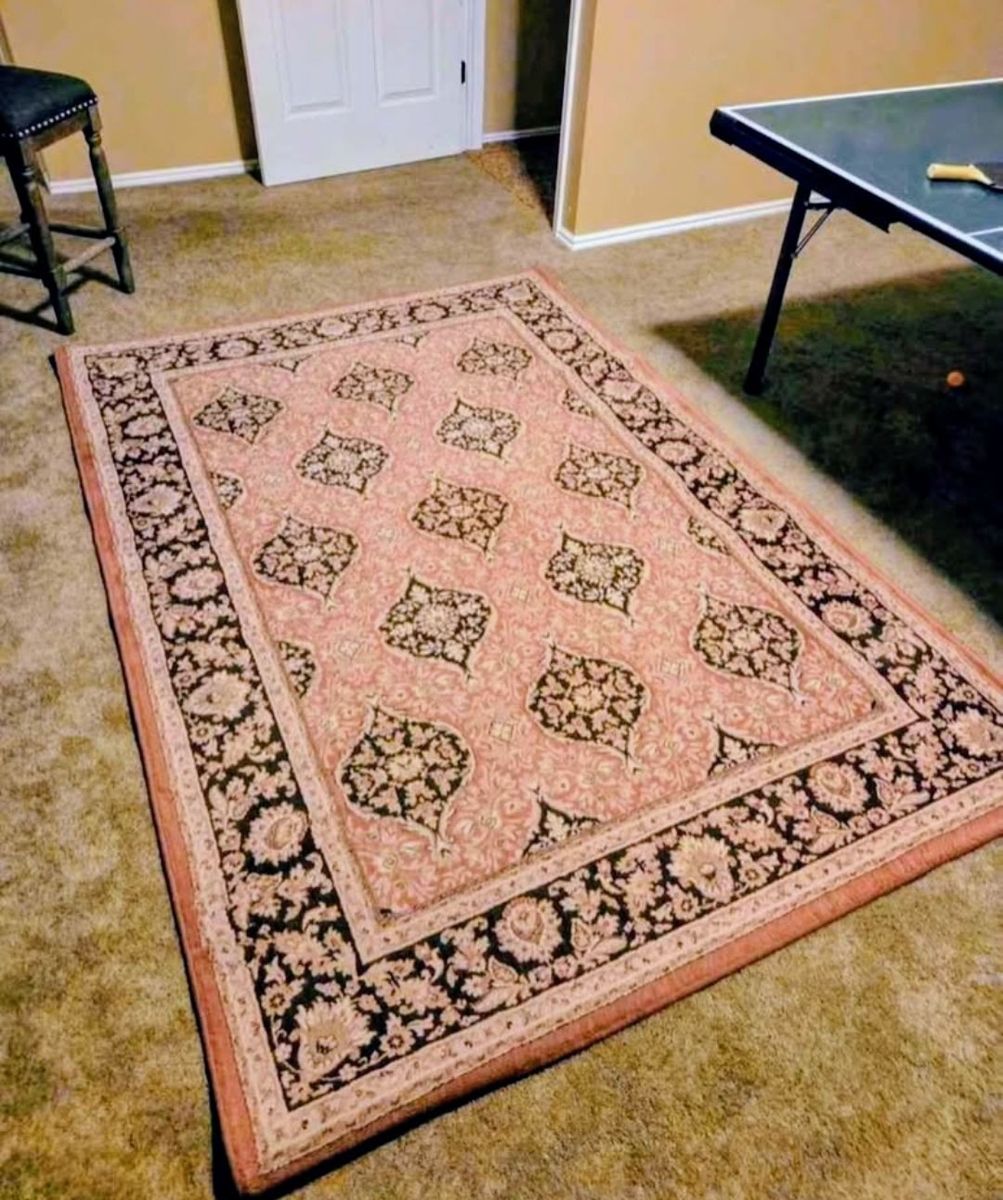 Area rug in great shape.
