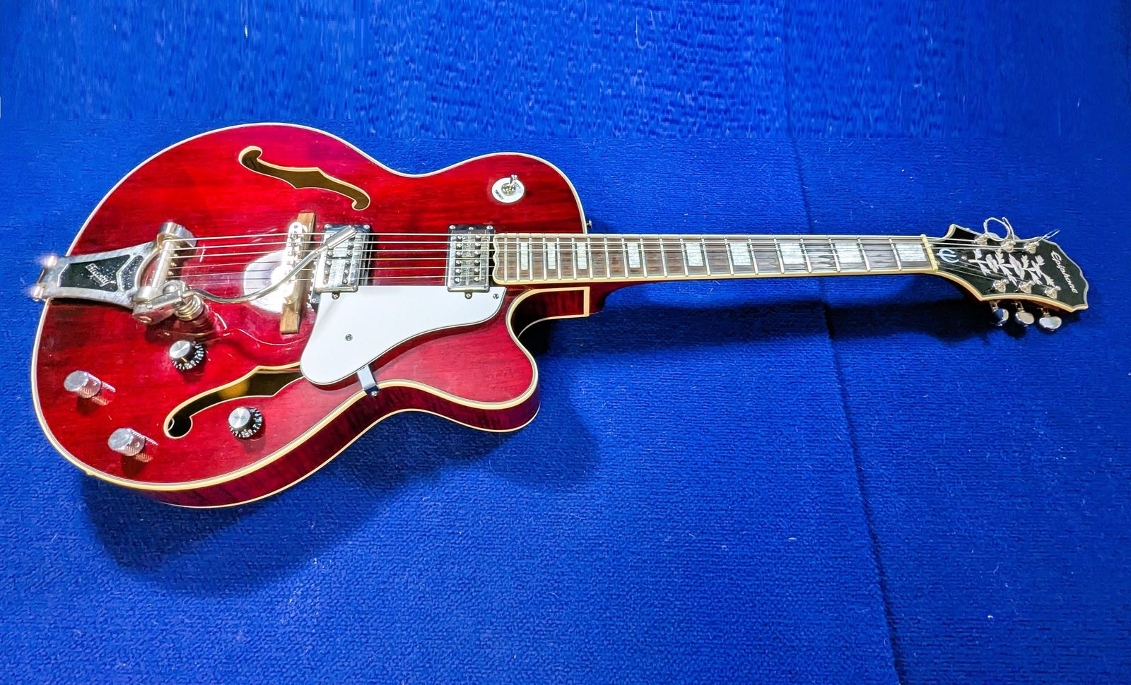 EPIPHONE SWINGSTER w/hardshell case - $435