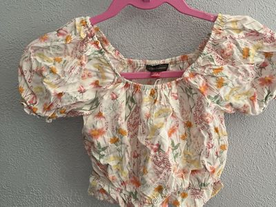 Vince Camuto 2Piece Set Floral Puff Sleeve Crop Top Blouse Size 7 and Shorts