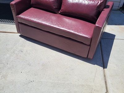 Leather Sofa PullOut Bed w/Pillows
*Maroon **