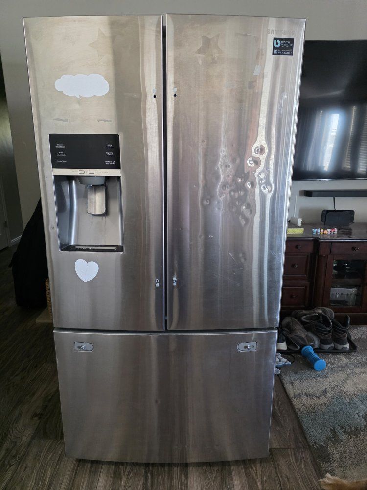 Samsung French Door Refrigerator with Ice Maker & Water Dispenser - Stainless Steel