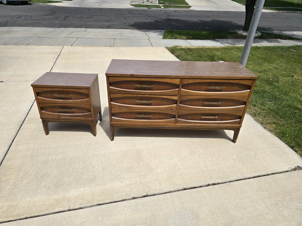 Vintage Mid-Century Modern MCM Dresser & Nightstand Set - Wood Finish