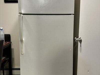 Free GE 18.1 cu. ft. refrigerator/ Freezer