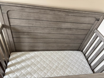 Simmons crib and dresser set