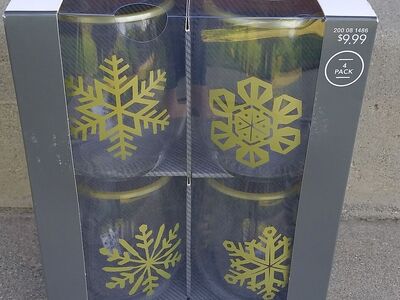 NEW Set of 4 Plastic Gold Snowflake Stemless Glasses