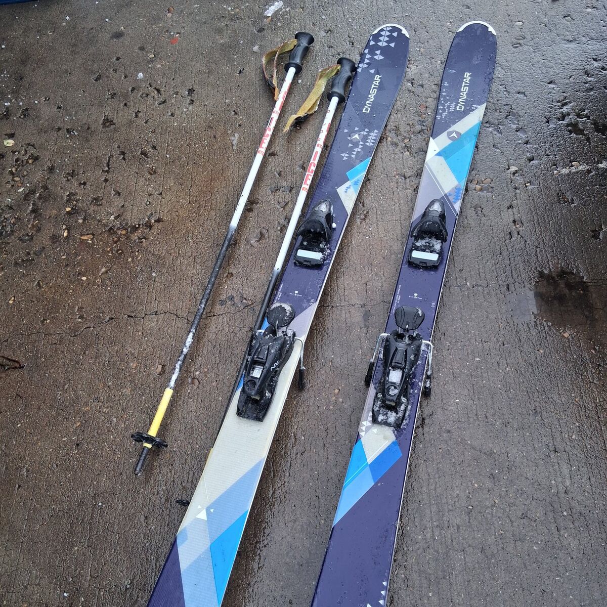 Dynastar glory 89 skis