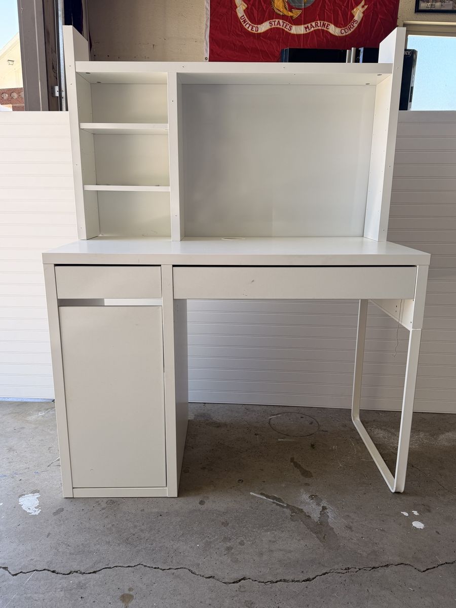 White MICKE IKEA desk and hutch