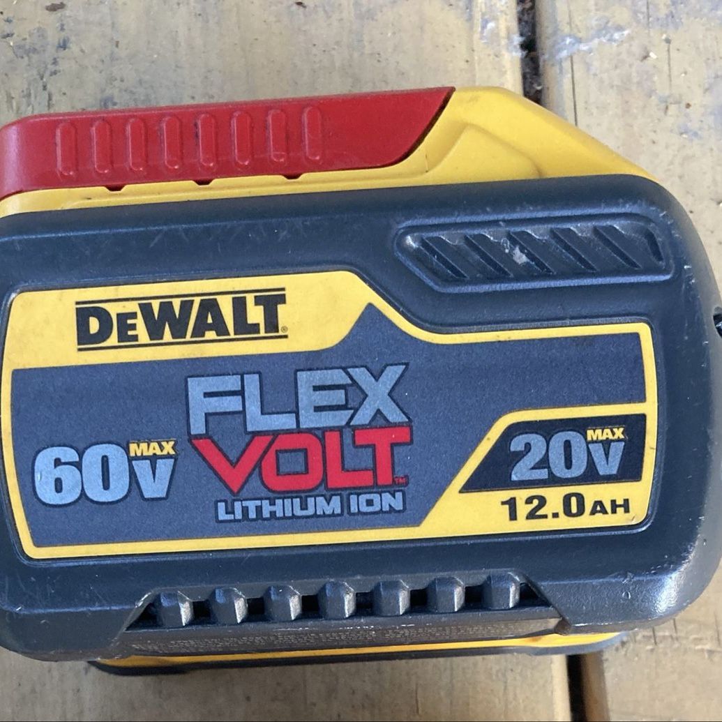 20 inch DEWALT FLEXVOLT 60V MAX 12.0Ah Brushless Chainsaw Kit with one 12.0 AH Battery & Case