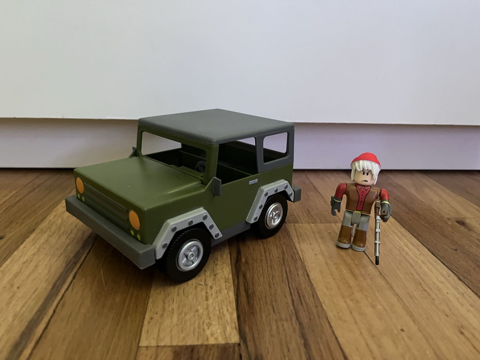 ROBL0X APOCALYPSE RISING: Red Figures And 4x4 Jeep Gun