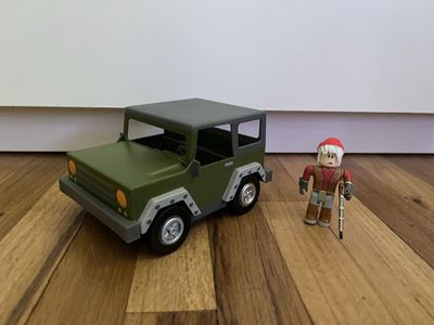 ROBL0X APOCALYPSE RISING: Red Figures And 4x4 Jeep Gun