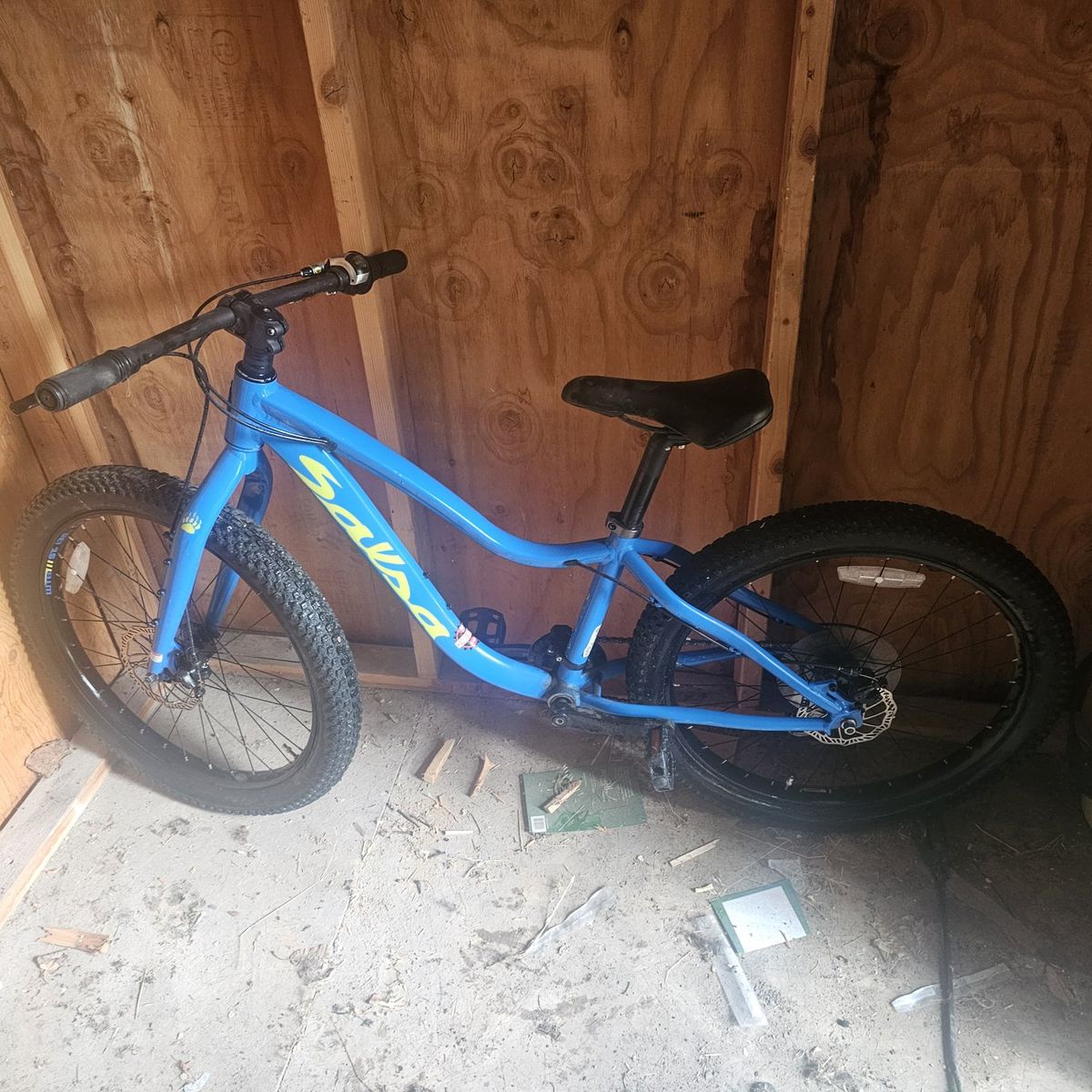 Salsa Blue Mountain Bike with Promax Disc Brakes & Shimano RevoShift
