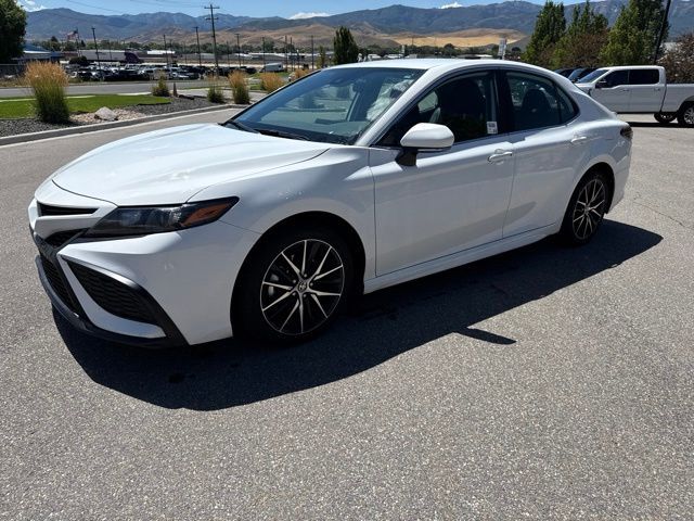 2023 Toyota Camry Hybrid SE