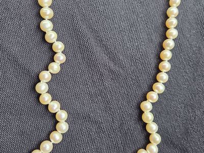 Fresh water pearl necklace