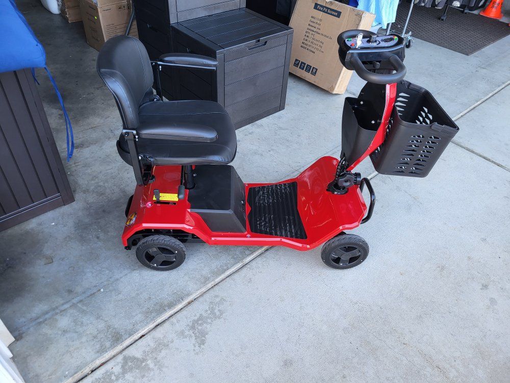ISCOOTER 4wheel Scooter w/LED Lights & Horn ***
