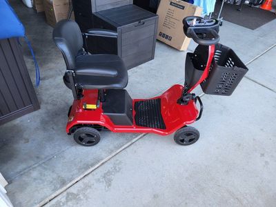 ISCOOTER 4wheel Scooter w/LED Lights & Horn ***