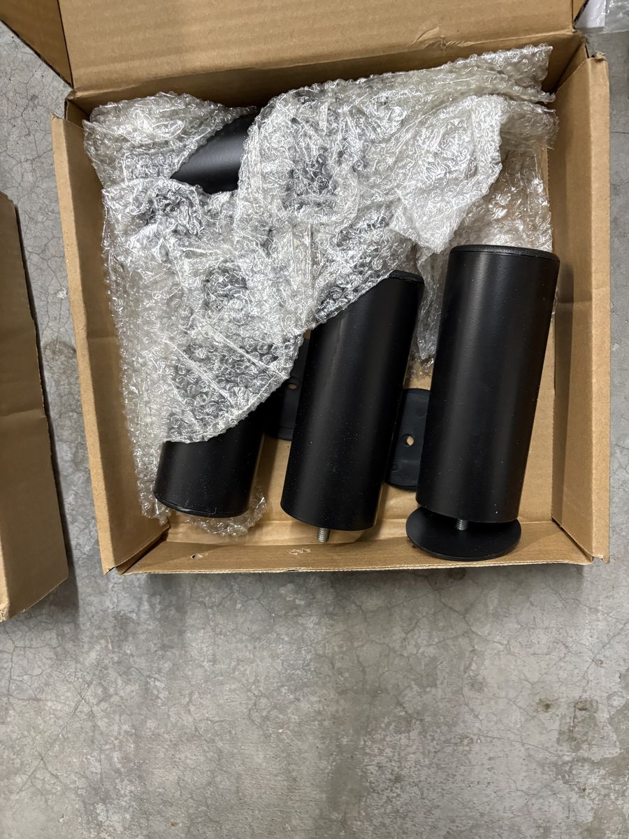 Serra metal legs, 8 total