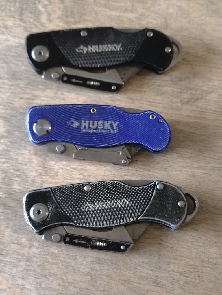 Lot of 3 Husky Folding Utility Pocket Knives - Black & Blue