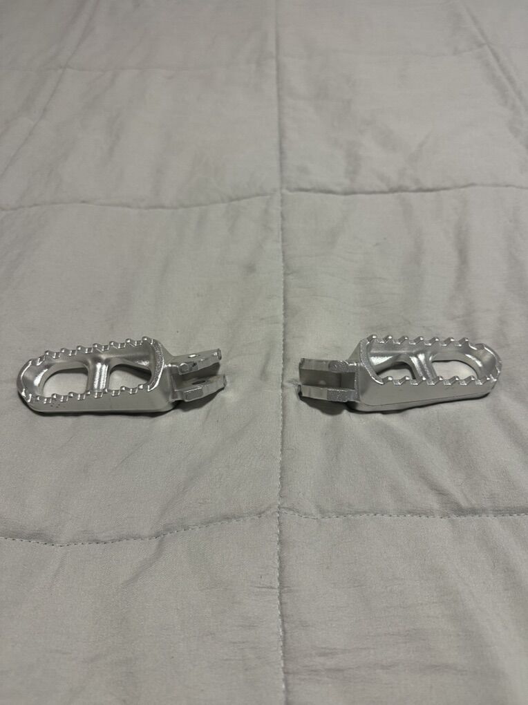 Surron Light Bee X stock pegs